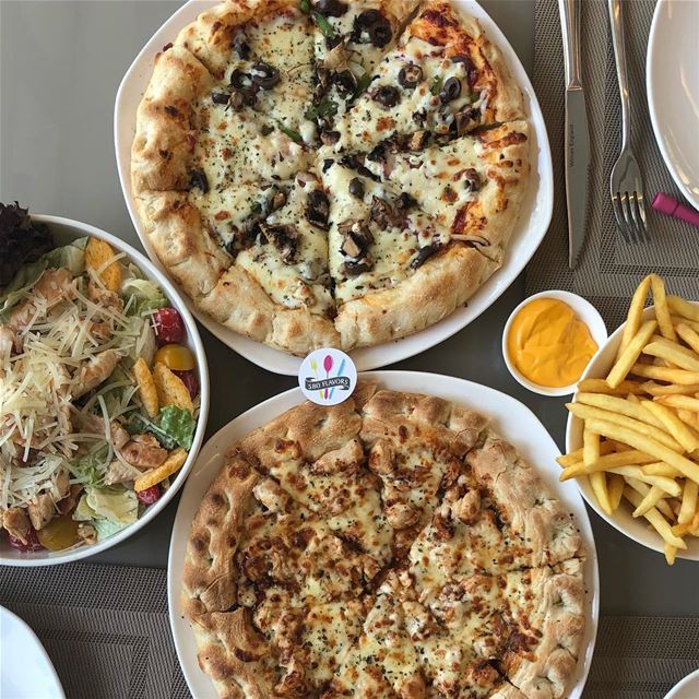 Pizza 🍕 salad 🥗 fries 🍟 best meal ever 😍 @lolivo_verde  kousba ...... (L'olivo Verdé)