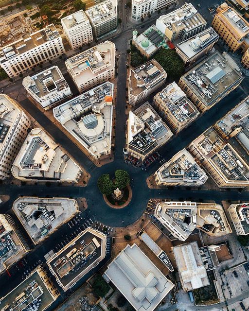 Place d'Etoile (em francês), ou Nejmeh Square (em árabe), é a praça... (Downtown Beirut)