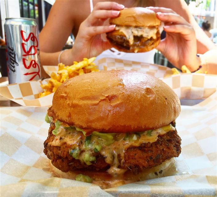 Post christmas healthy changes: yes to lifting & yes to diet cokes. 😌💪🏼...