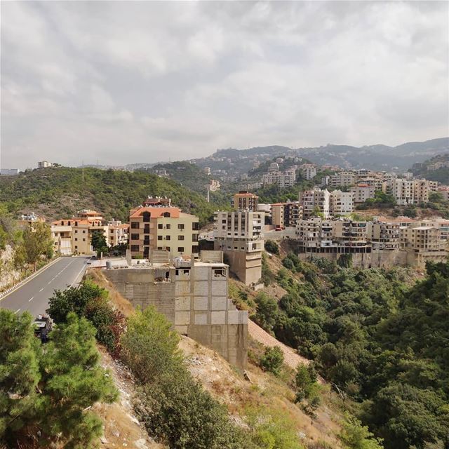 Pretty suburb... (Bchamoun, Mont-Liban, Lebanon)