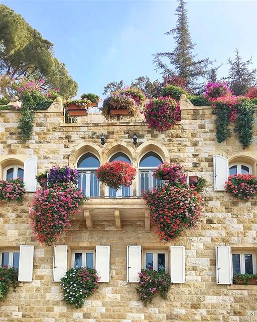 Primavera no Líbano. Foto de um edifício tradicional em Broummana, Monte Lí (Broummâna, Mont-Liban, Lebanon)