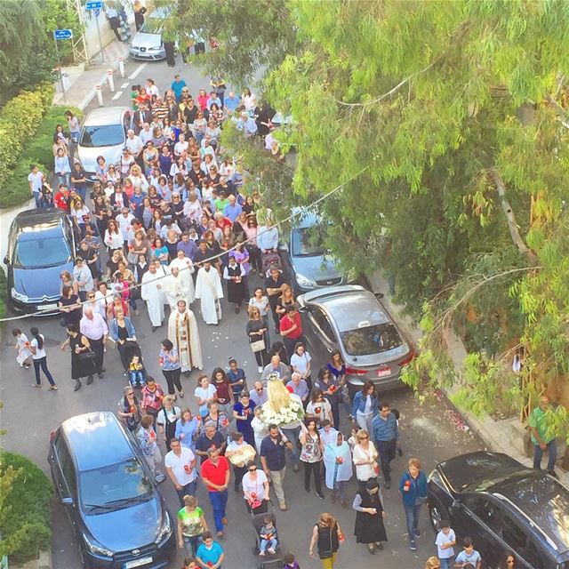 Procession de la sainte vierge à la fin du mois de mai 3akbel kil sinni 🙏...