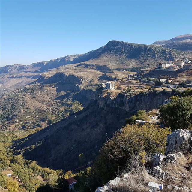 Profitez du beau temps alors qu'il est encore temps  hiking  mountains ...
