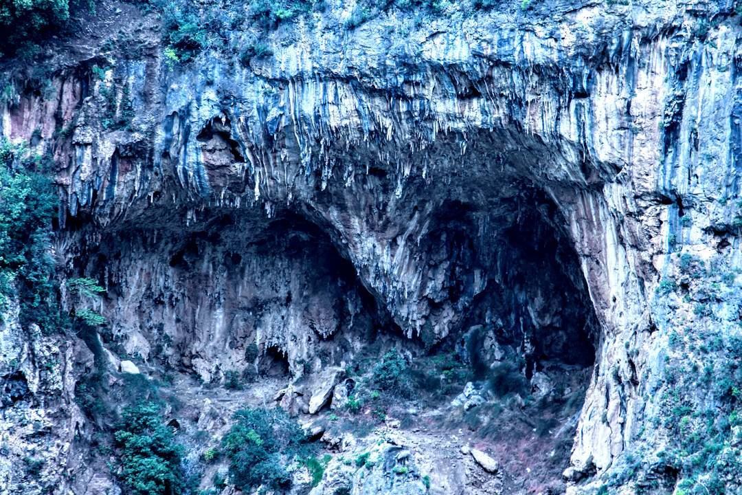  qannoubine  kannoubin  cave  lebanone  northlebanon ... (Wadi qannoubine)