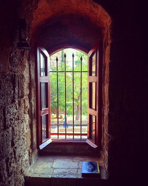  qoran  koran  holy  book  mosque  islamic  islam  muslim  pray  prayer ... (Old Souk- Jbeil)