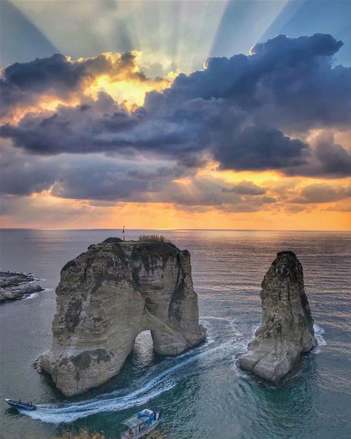 Qu’elle soit courtisane, érudite ou dévote,Péninsule des bruits, des... (Beirut, Lebanon)