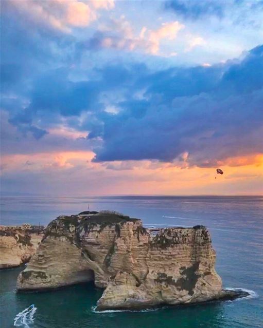 Qu’elle soit courtisane, érudite ou dévote,Péninsule des bruits, des... (Beirut, Lebanon)