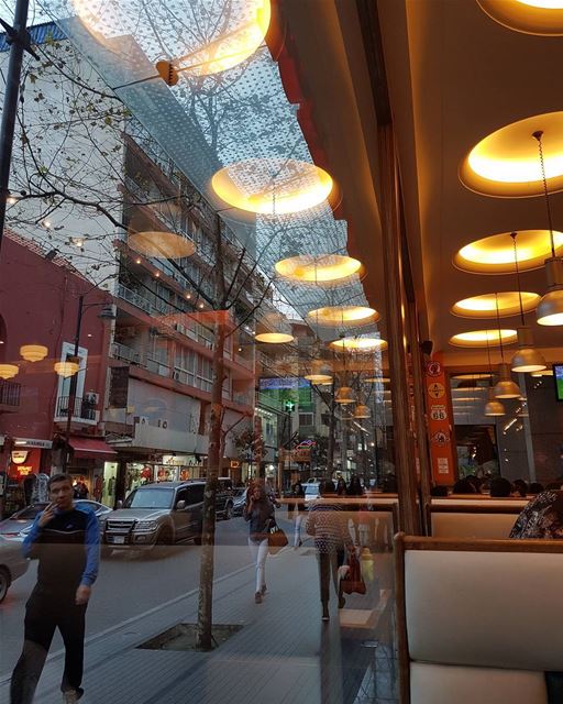 Quand est-ce que vous voulez venir prendre un verre chez nous ?شو ؟ -وه (Hamra street , Beirut - شارع الحمرا ، بيروت)