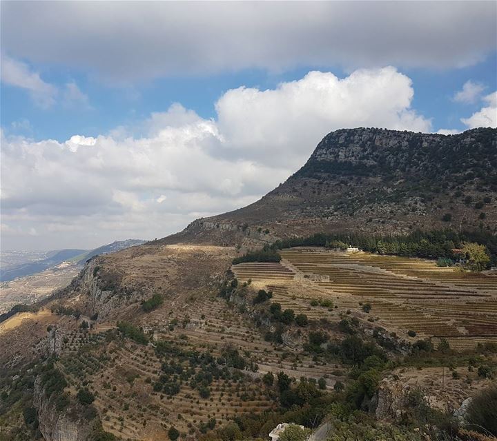 Quand le ciel caresse la Terre... magic  beauty  jezzine  livelovejezzine ...