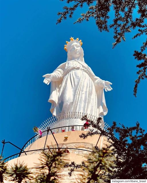 🇱🇧🇧🇷 Que a Nossa Senhora do Líbano nos proteja e abençoe o dia de... (Harîssa, Mont-Liban, Lebanon)