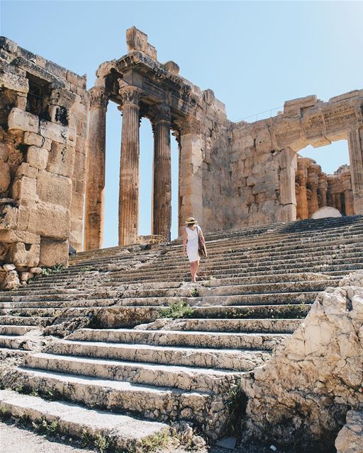Que foto maravilhosa para encerrar a semana. Obrigado, @ainsleyabouttheworl (Baalbeck, Béqaa, Lebanon)