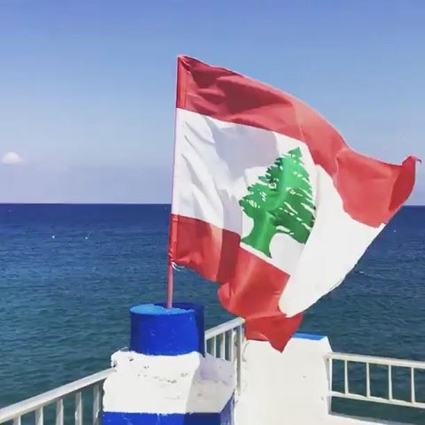 Quem concorda que essa é a bandeira mais bonita do mundo? Vídeo...