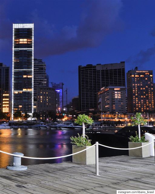 🇱🇧🇧🇷 Quem sair por último, apaga as luzes. Boa noite e doces sonhos,... (Zaitunay Bay)