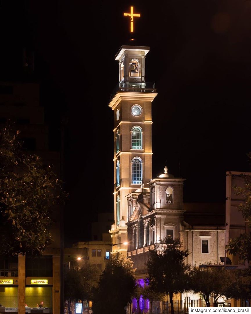 🇱🇧🇧🇷 Quem sair por último, apaga as luzes. Boa noite e feliz sonhos,... (St. George Maronite Cathedral, Beirut)