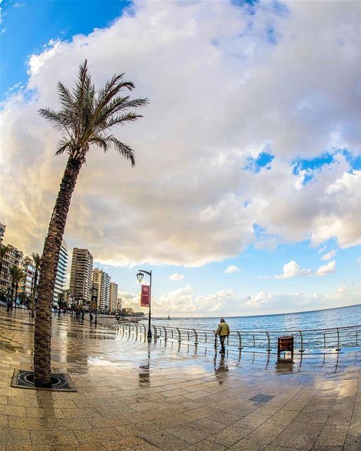 Rainy Day in BEIRUT 💦💙By @tawil_h_ali  CornicheBeirut  AinElMrayseh ... (Ain Mraysse)