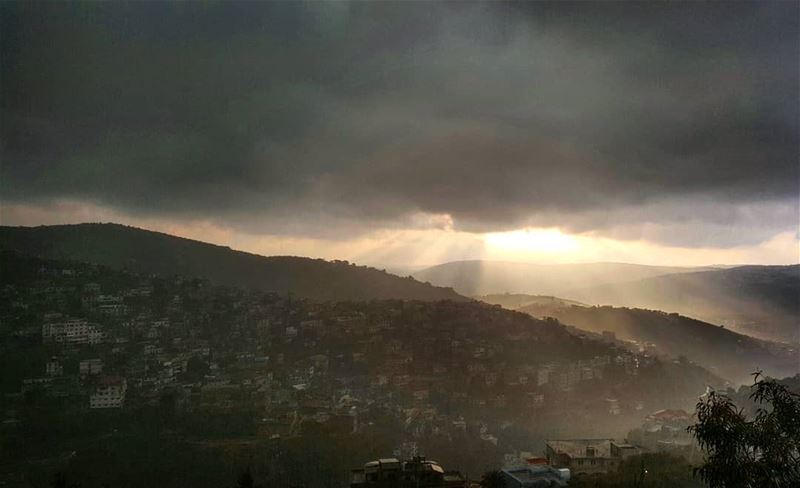  rainyday  clouds  bestseasonever  iloverain  instalike  livelovehasbaya❤️� (Hasbayya, Al Janub, Lebanon)