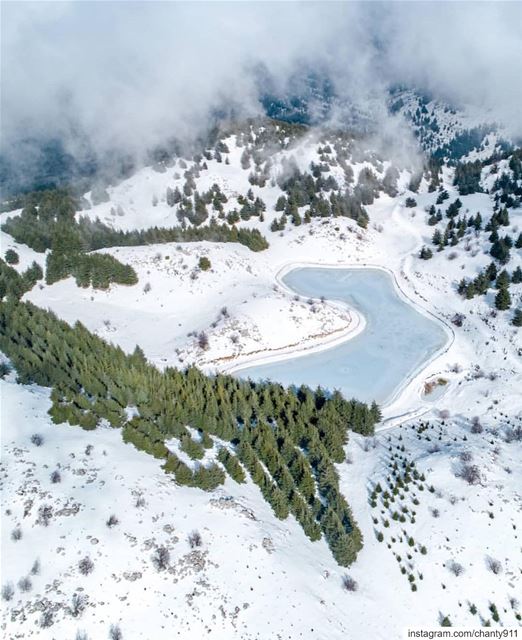 @rami_rizk89  baroukmounrains جبل_الباروك mountains  view nature... (Bâroûk, Mont-Liban, Lebanon)