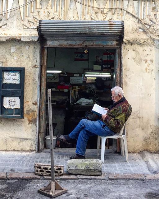 Reading is Dreaming with Open Eyes 📓 P.S : I don’t like dreaming with... (Beirut, Lebanon)