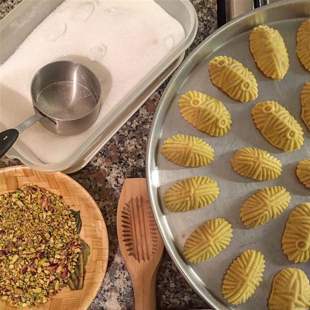 Ready for the oven!... (Jamhoûr, Mont-Liban, Lebanon)