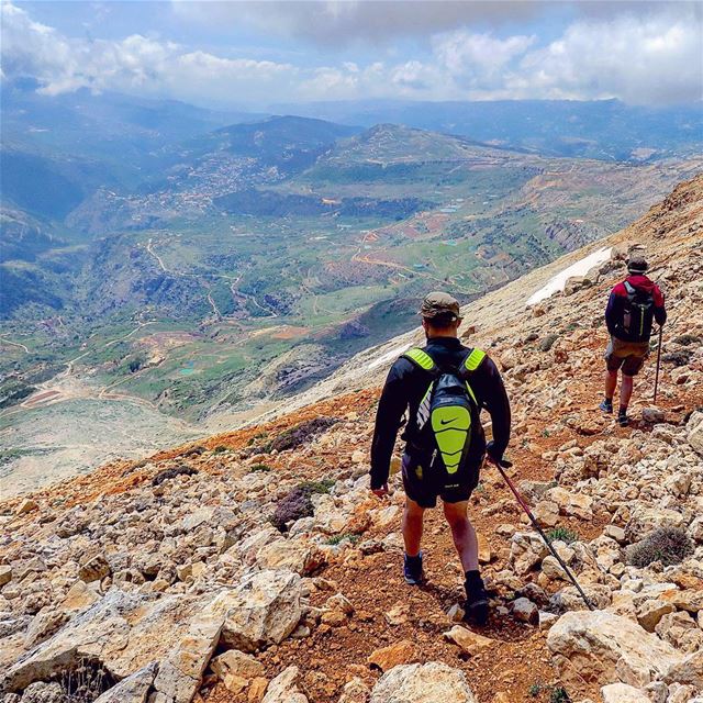 Ready to dive? 🏃🏃 hike  run  trailrunning  grandecoulée  nature ...