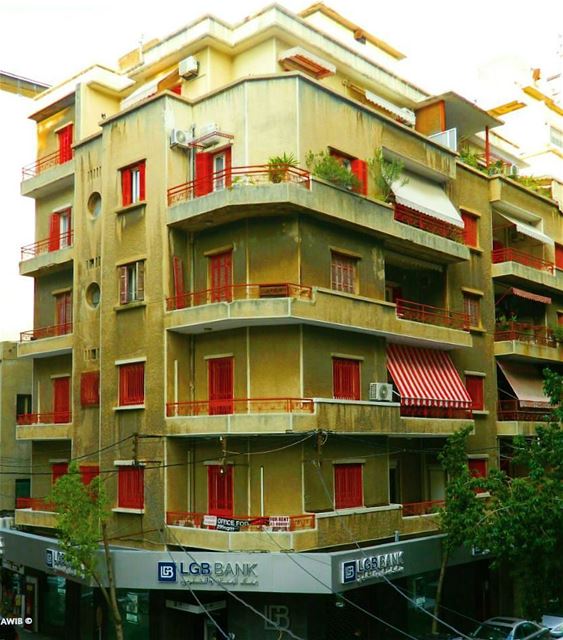  red  good  evening  old  building  streetphotography  outdoors  noperson ... (Hamra, Beyrouth, Lebanon)