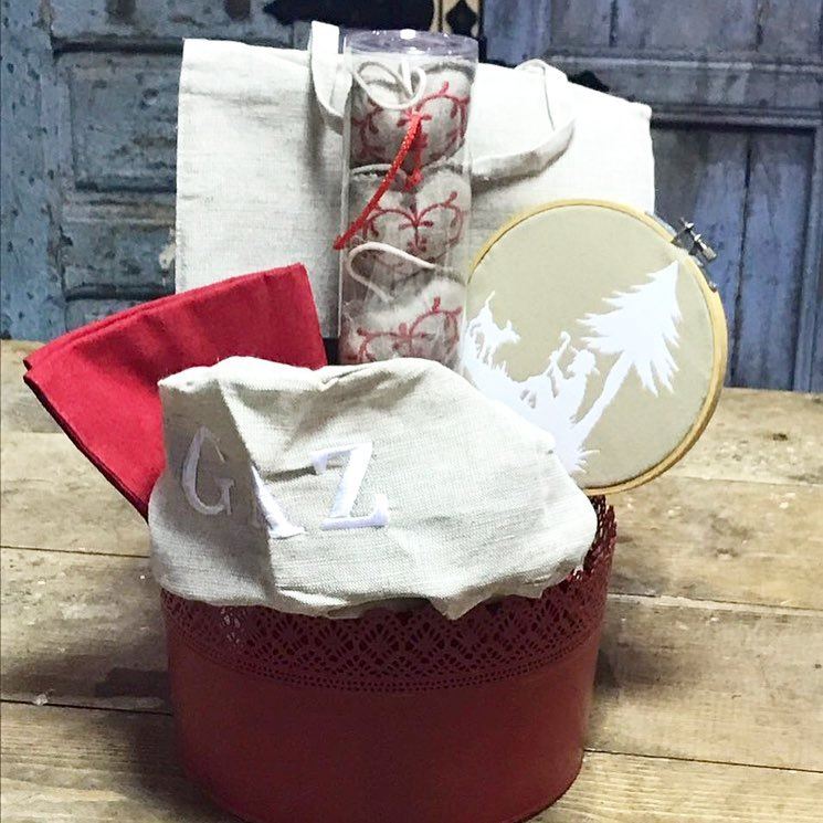 Red lace pot ❤️Write it on fabric by nid d'abeille  christmas  around  the...