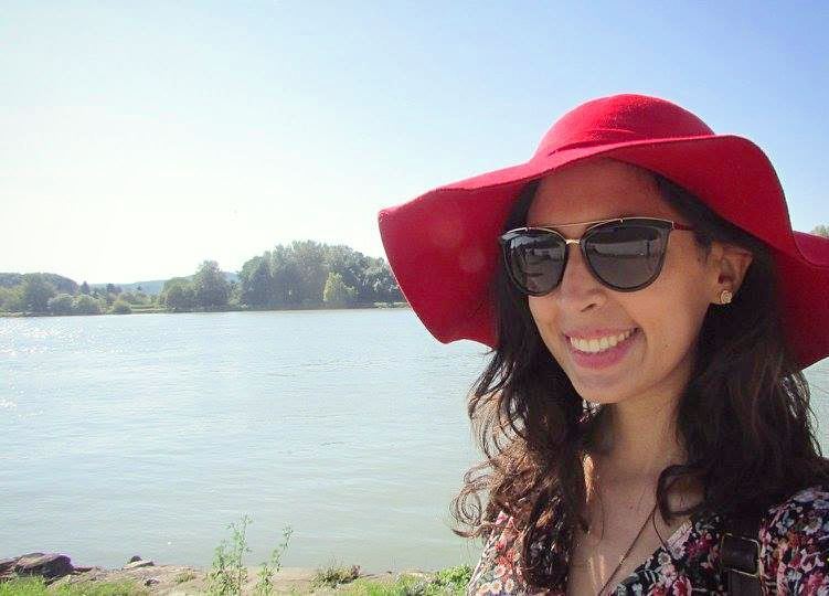  redhat  selfie  girl in  Austria  durnstein  lake  smile  beautiful ... (Dürnstein)