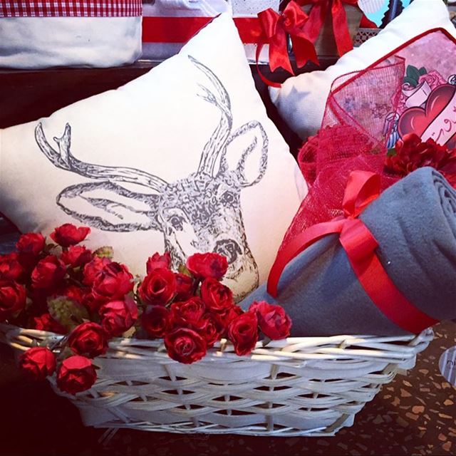 REDroses 🎈basket full of ❤️ Write it on fabric by nid d'abeille  red ...