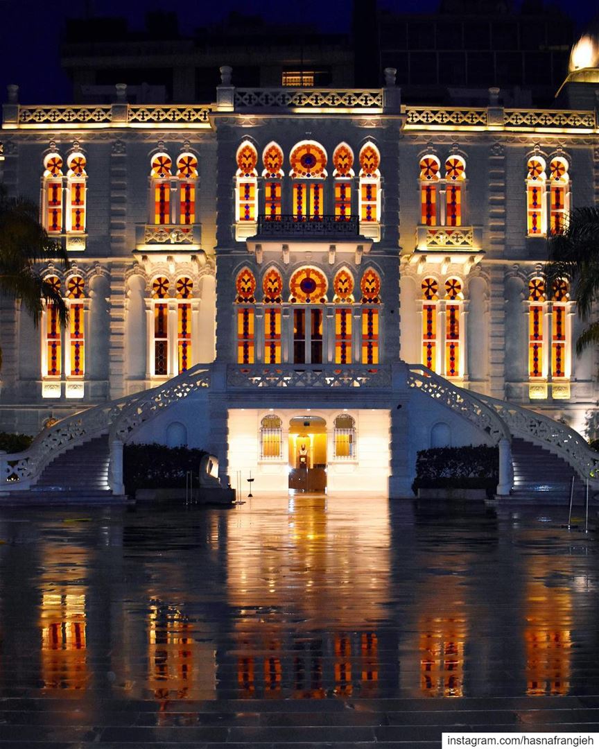 Reflections of  Beirut rainy nights 💙💫... (Sursock Museum)