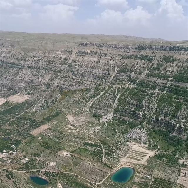 🎬 Relax with a view @thewindland @melissaelhachem @hikemen....... (Akoura, Mont-Liban, Lebanon)