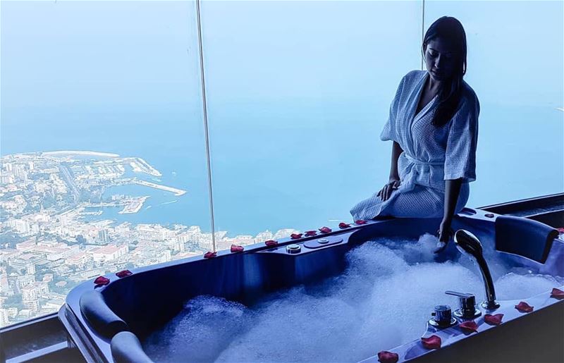 Relax your senses 🛁💙📷 @christelle.fares RelaxRefreshRecharge ... (Bay Lodge)