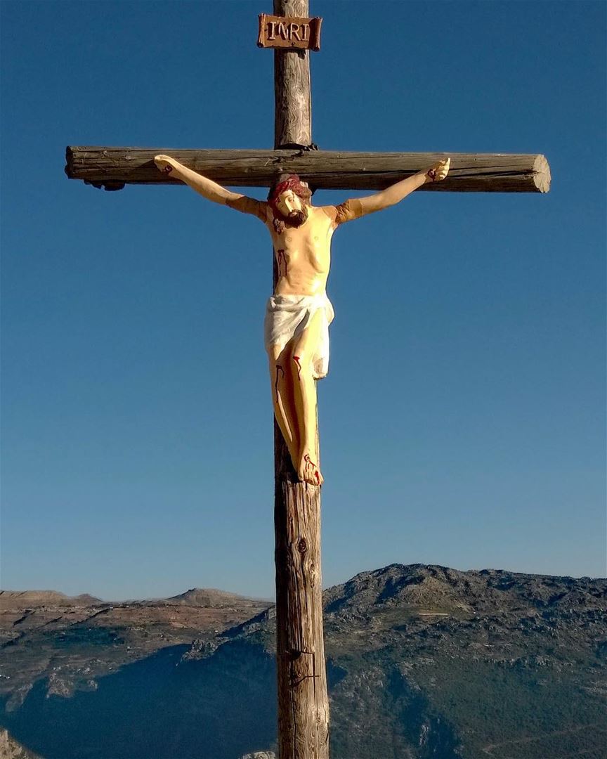Relembrando a crucificação de Cristo nesta Sexta-Feira Santa em Hardine,... (Hardîne, Liban-Nord, Lebanon)