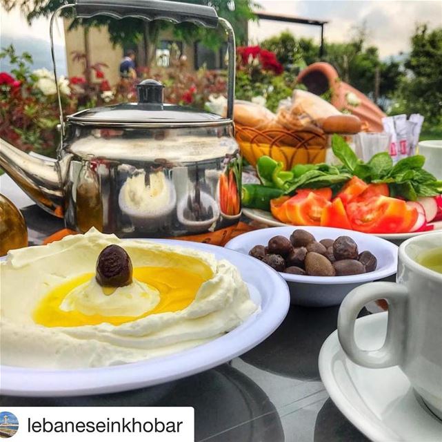  Repost @lebaneseinkhobar with @get_repost・・・__Breakfast goals 💁🏼‍♀️...