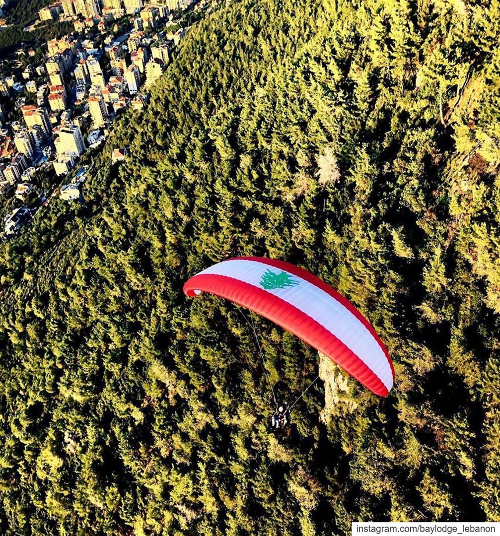  Repost @paraglidingclubthermique・・・ لبنان_الاخضر We love you 🇱🇧🇱🇧🇱 (Harîssa, Mont-Liban, Lebanon)