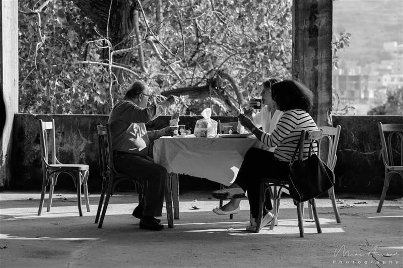 Reviving history in Grand Sawfar Hotel with @tomyoungart  photography  art...