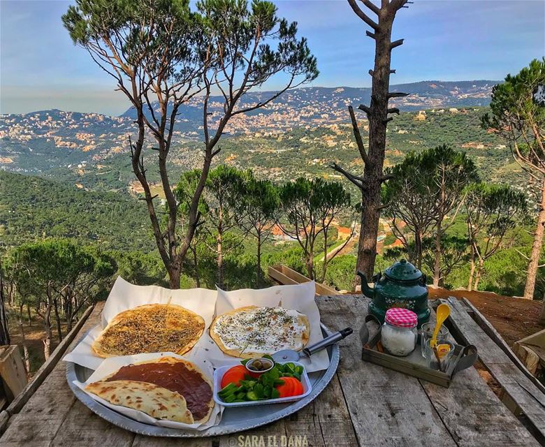 Rise and shine Everyone!! Breakfast is served 🧀🍅🥒☕️ (Deïr El Harf, Mont-Liban, Lebanon)