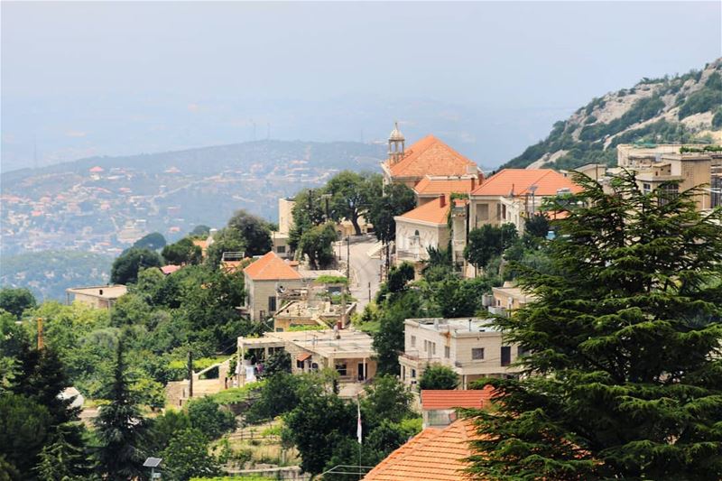 Road trip sightings! lebanesevillages  lebanonhouses  livelovelebanon ...