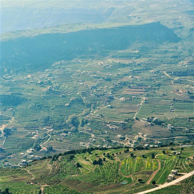 Roads to... (Jroud Akoura)