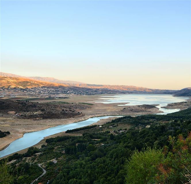 🇱🇧🇱🇧❤❤ roadtrip  lake  water  sunset  mountains  mountainsoflebanon ... (Qaraaoun, Béqaa, Lebanon)