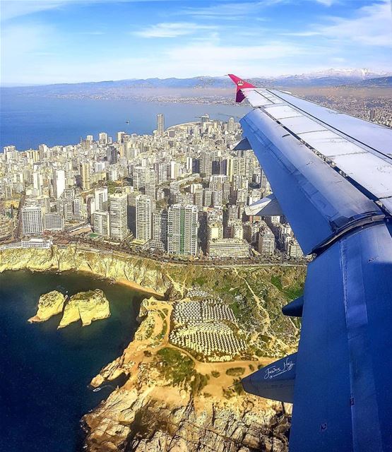 Roauche Rocks, Lebanon landmark 🇱🇧By @fawaz_hajj  AboveBeirut  Rawché ... (Beirut, Lebanon)