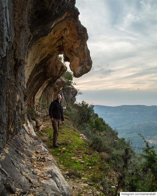 Rocking waves........ rocks  waves  sea  mountain  people  nature... (Chouf)