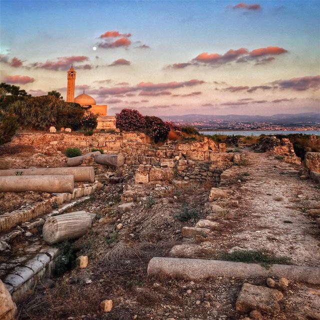 Roman times... sunset  sunday  historic  mosque  sour  lebanon  tyre ... (Tyr , Liban)