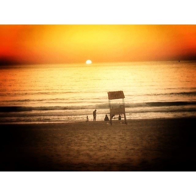  romantic  sunset  view  beirut ...