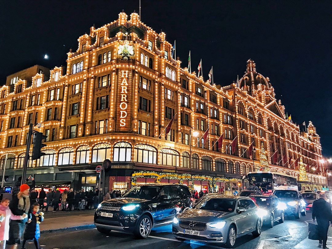 Royal shopping at Harrods.... paris  france  popcorn961  beirut ... (Harrods)