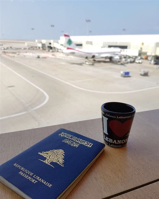 Sabia que com a  CidadaniaLibanesa você circula livremente pelo Líbano,... (Beirut–Rafic Hariri International Airport)