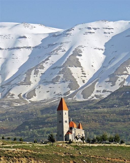 🇱🇧 Sacred Heart church isolated in a beautiful landscape in Northern... (Bcharré, Liban-Nord, Lebanon)