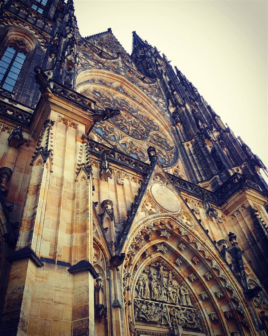  saintvitus  Gothic  obssession  cathedral  church  castle  architecture ... (St. Vitus Cathedral)