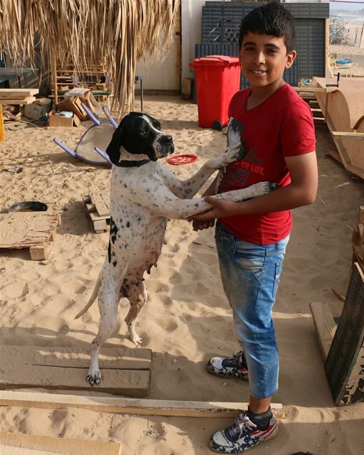 Sasha and Amer. ..Two good friends at public beach. Amer was curious about... (Ramlat Al Bayda', Beyrouth, Lebanon)