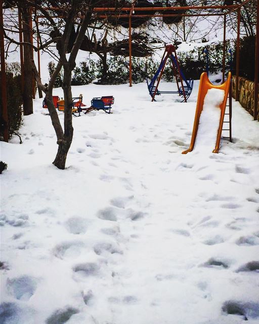  saturday  morning  peace  snow  winter  kids  playground  lunch  tasty ... (Jalsat Resto - Mayrouba)