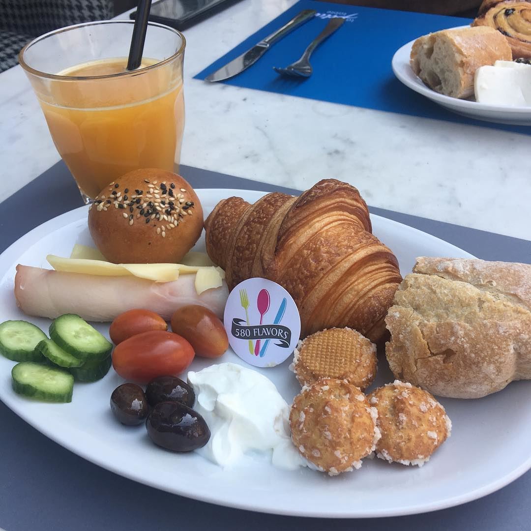 Saturdays breakfast are the best 💪💪 healthy breakfast in a way 🙈🙈 @lape (La Petite Table - LB)